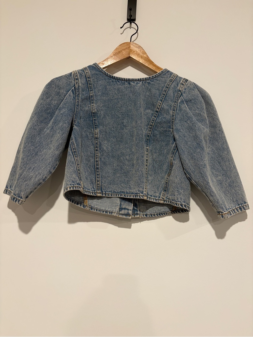 H&M Size M Light Blue Acid Wash Puff Sleeve Collarless Button Back Denim Jacket